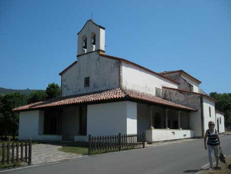 Iglesia de Santiago de Sariego (s. IX-XVIII). Asturias