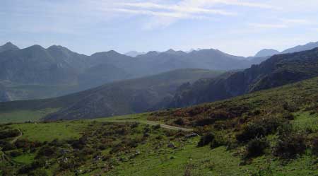 Panorámica del macizo Central de los Picos de Europa (Asturias)