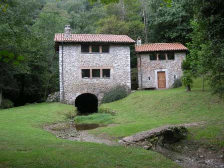 Molino de agua en el río Cabra (La Borbolla-Llanes)