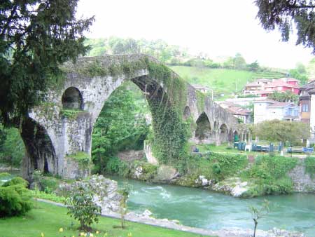 Puente medieval de Cangas de Onís (Asturias)