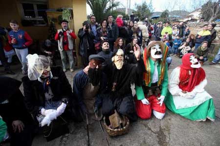 San Juan de Villapañada (Grado-Asturias) celebra la mascarada de los Aguilandeiros