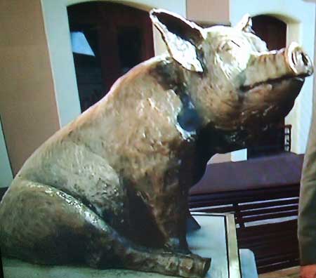 Monumento al gochu/cerdo en Noreña (Asturias-España)
